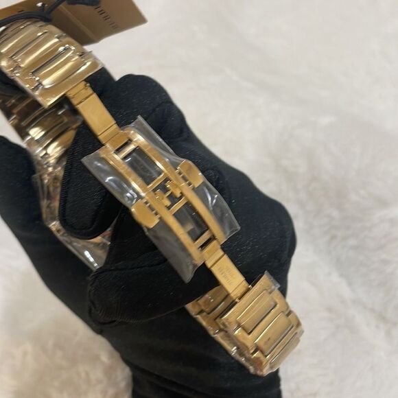 NIB Gold Tone Burberry Watch - Picture 5 of 10